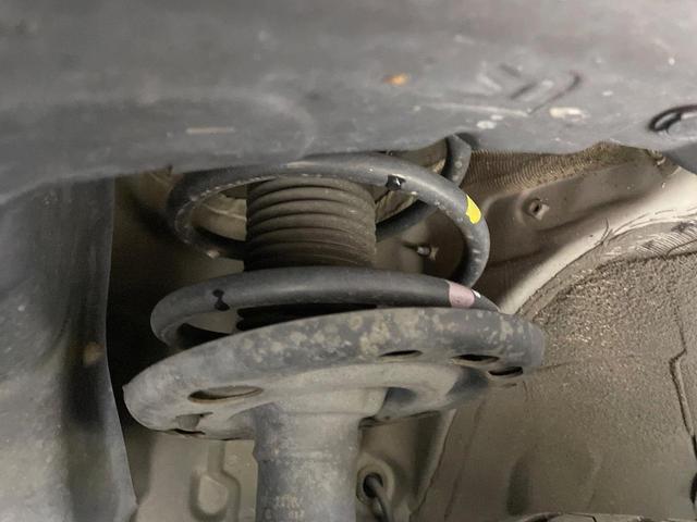 エルグランド ２５０ハイウェイスターアーバンクロム　両側電動ドア　ＨＤＤナビ　後席モニター　全周囲カメラ　禁煙車　コーナーセンサー　スマートキー　ＨＩＤヘッド　ビルトインＥＴＣ　純正１８インチアルミ　オートライト　デュアルエアコン　リアエアコン（20枚目）