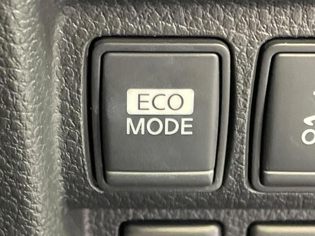 エルグランド ２５０ハイウェイスターアーバンクロム　両側電動ドア　ＨＤＤナビ　後席モニター　全周囲カメラ　禁煙車　コーナーセンサー　スマートキー　ＨＩＤヘッド　ビルトインＥＴＣ　純正１８インチアルミ　オートライト　デュアルエアコン　リアエアコン（33枚目）