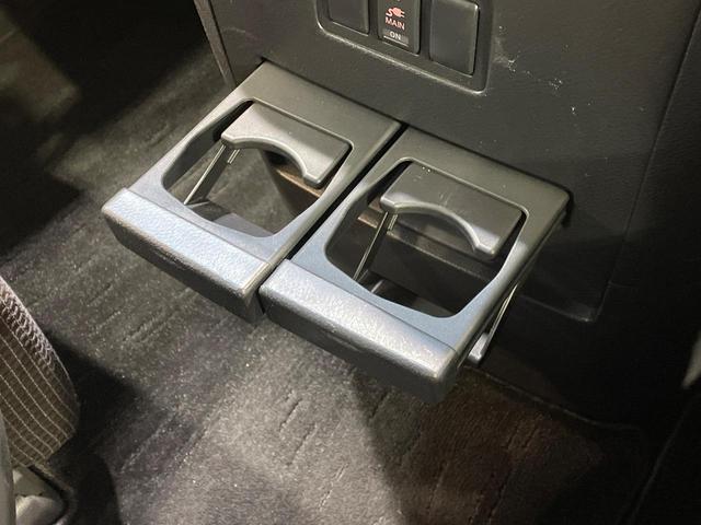 エルグランド ２５０ハイウェイスターアーバンクロム　両側電動ドア　ＨＤＤナビ　後席モニター　全周囲カメラ　禁煙車　コーナーセンサー　スマートキー　ＨＩＤヘッド　ビルトインＥＴＣ　純正１８インチアルミ　オートライト　デュアルエアコン　リアエアコン（42枚目）