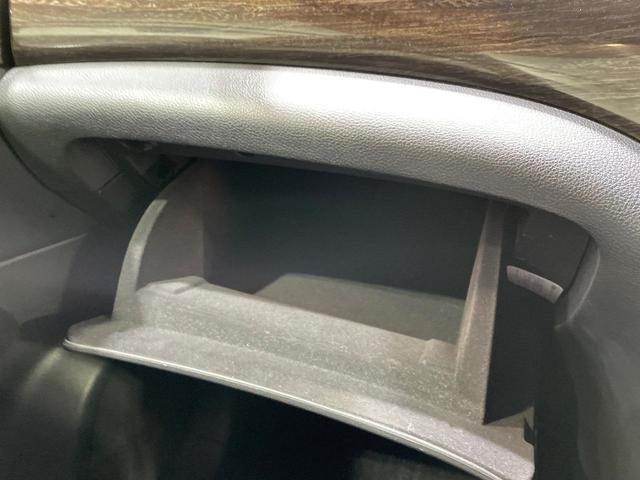 エルグランド ２５０ハイウェイスターアーバンクロム　両側電動ドア　ＨＤＤナビ　後席モニター　全周囲カメラ　禁煙車　コーナーセンサー　スマートキー　ＨＩＤヘッド　ビルトインＥＴＣ　純正１８インチアルミ　オートライト　デュアルエアコン　リアエアコン（43枚目）