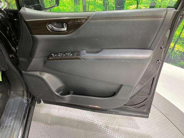 エルグランド ２５０ハイウェイスターアーバンクロム　両側電動ドア　ＨＤＤナビ　後席モニター　全周囲カメラ　禁煙車　コーナーセンサー　スマートキー　ＨＩＤヘッド　ビルトインＥＴＣ　純正１８インチアルミ　オートライト　デュアルエアコン　リアエアコン（60枚目）