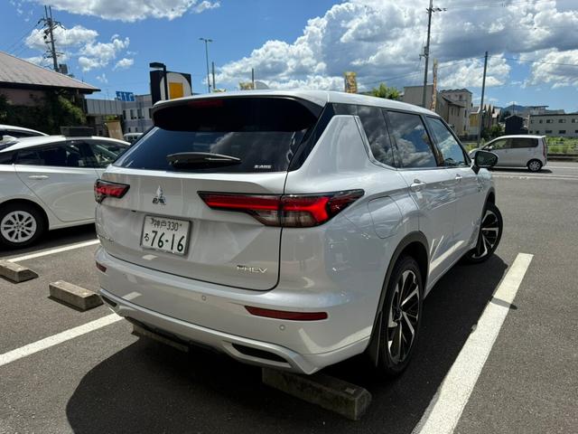 アウトランダーＰＨＥＶ Ｐ　１オーナー・ＢＯＳＥスピーカー・本革シート・純正ナビ・全周囲カメラ・ＥＴＣ２．０・３列シート・電動シート・電動リアゲート・ブラインドスポットモニター・障害物センサー・衝突軽減装置・レーンキープアシスト（5枚目）