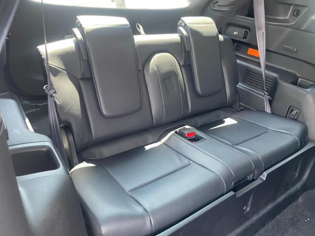 アウトランダーＰＨＥＶ Ｐ　１オーナー・ＢＯＳＥスピーカー・本革シート・純正ナビ・全周囲カメラ・ＥＴＣ２．０・３列シート・電動シート・電動リアゲート・ブラインドスポットモニター・障害物センサー・衝突軽減装置・レーンキープアシスト（11枚目）