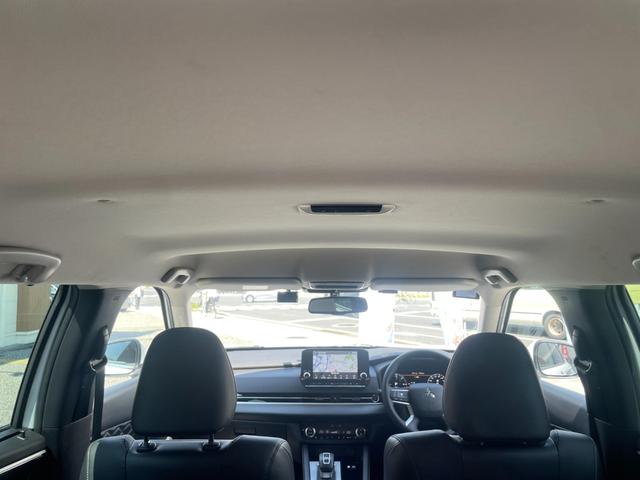 アウトランダーＰＨＥＶ Ｐ　１オーナー・ＢＯＳＥスピーカー・本革シート・純正ナビ・全周囲カメラ・ＥＴＣ２．０・３列シート・電動シート・電動リアゲート・ブラインドスポットモニター・障害物センサー・衝突軽減装置・レーンキープアシスト（13枚目）