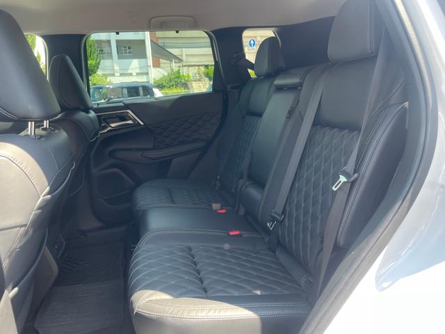 アウトランダーＰＨＥＶ Ｐ　１オーナー・ＢＯＳＥスピーカー・本革シート・純正ナビ・全周囲カメラ・ＥＴＣ２．０・３列シート・電動シート・電動リアゲート・ブラインドスポットモニター・障害物センサー・衝突軽減装置・レーンキープアシスト（14枚目）