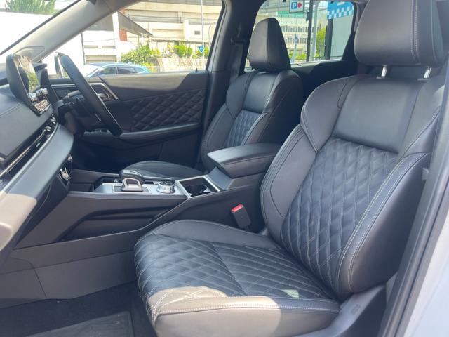 アウトランダーＰＨＥＶ Ｐ　１オーナー・ＢＯＳＥスピーカー・本革シート・純正ナビ・全周囲カメラ・ＥＴＣ２．０・３列シート・電動シート・電動リアゲート・ブラインドスポットモニター・障害物センサー・衝突軽減装置・レーンキープアシスト（16枚目）