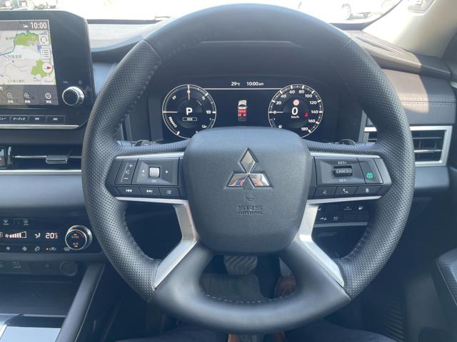 アウトランダーＰＨＥＶ Ｐ　１オーナー・ＢＯＳＥスピーカー・本革シート・純正ナビ・全周囲カメラ・ＥＴＣ２．０・３列シート・電動シート・電動リアゲート・ブラインドスポットモニター・障害物センサー・衝突軽減装置・レーンキープアシスト（18枚目）