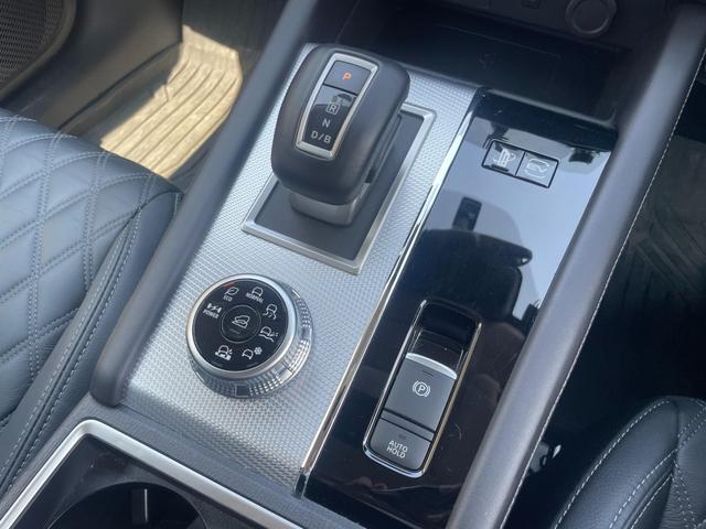 アウトランダーＰＨＥＶ Ｐ　１オーナー・ＢＯＳＥスピーカー・本革シート・純正ナビ・全周囲カメラ・ＥＴＣ２．０・３列シート・電動シート・電動リアゲート・ブラインドスポットモニター・障害物センサー・衝突軽減装置・レーンキープアシスト（27枚目）