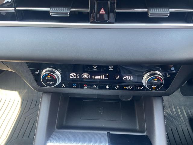 アウトランダーＰＨＥＶ Ｐ　１オーナー・ＢＯＳＥスピーカー・本革シート・純正ナビ・全周囲カメラ・ＥＴＣ２．０・３列シート・電動シート・電動リアゲート・ブラインドスポットモニター・障害物センサー・衝突軽減装置・レーンキープアシスト（30枚目）