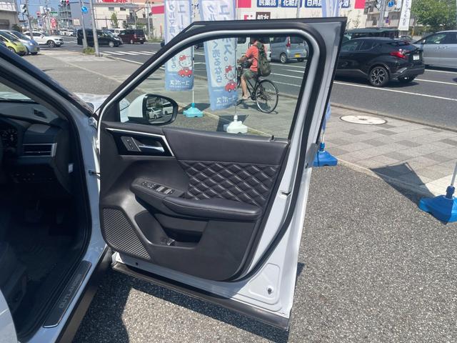 アウトランダーＰＨＥＶ Ｐ　１オーナー・ＢＯＳＥスピーカー・本革シート・純正ナビ・全周囲カメラ・ＥＴＣ２．０・３列シート・電動シート・電動リアゲート・ブラインドスポットモニター・障害物センサー・衝突軽減装置・レーンキープアシスト（43枚目）