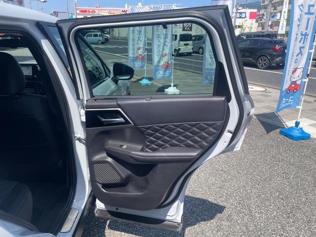 アウトランダーＰＨＥＶ Ｐ　１オーナー・ＢＯＳＥスピーカー・本革シート・純正ナビ・全周囲カメラ・ＥＴＣ２．０・３列シート・電動シート・電動リアゲート・ブラインドスポットモニター・障害物センサー・衝突軽減装置・レーンキープアシスト（44枚目）