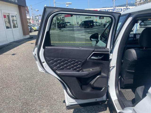 アウトランダーＰＨＥＶ Ｐ　１オーナー・ＢＯＳＥスピーカー・本革シート・純正ナビ・全周囲カメラ・ＥＴＣ２．０・３列シート・電動シート・電動リアゲート・ブラインドスポットモニター・障害物センサー・衝突軽減装置・レーンキープアシスト（46枚目）