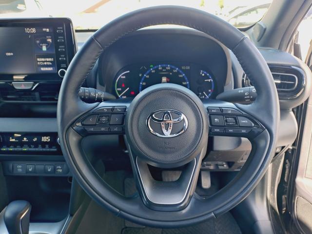 ヤリスクロス ハイブリッドZ シートヒーター・ETC・バックカメラ・電動シート・障害物センサー・衝突軽減ブレーキ・横滑り防止装置・クルーズコントロール・オートマチックハイビーム・ブレーキホールド・電動パーキング・純正アルミホイール(14枚目)