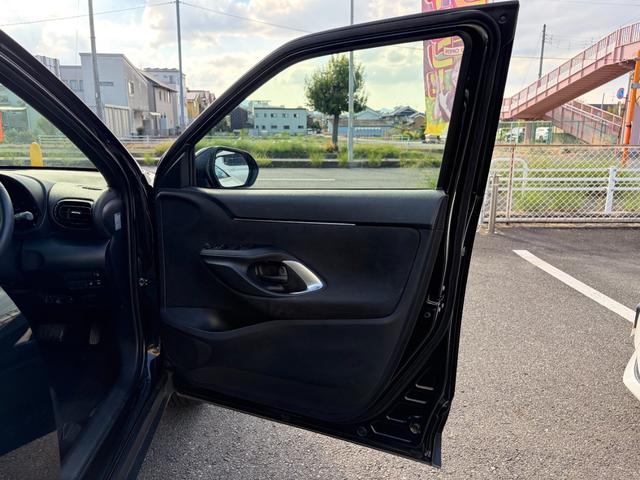 ヤリスクロス ハイブリッドZ シートヒーター・ETC・バックカメラ・電動シート・障害物センサー・衝突軽減ブレーキ・横滑り防止装置・クルーズコントロール・オートマチックハイビーム・ブレーキホールド・電動パーキング・純正アルミホイール(35枚目)