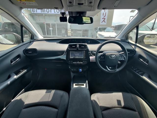 プリウス SセーフティプラスII 純正ナビ・バックカメラ・ETC・ドラレコ・ブラインドスポットモニター・衝突軽減ブレーキ・横滑り防止装置・障害物センサー・オートマチックハイビーム・純正アルミホイール・スマートキー(2枚目)