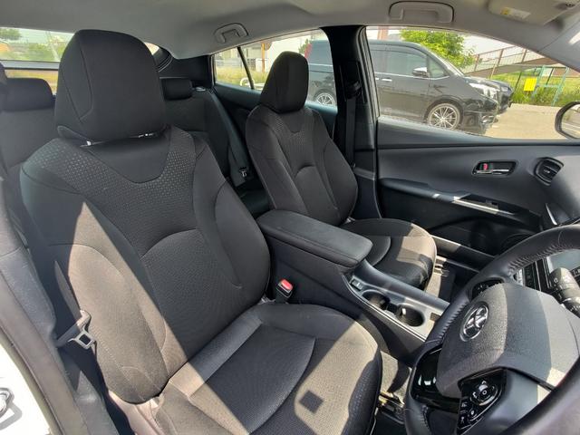 プリウス SセーフティプラスII 純正ナビ・バックカメラ・ETC・ドラレコ・ブラインドスポットモニター・衝突軽減ブレーキ・横滑り防止装置・障害物センサー・オートマチックハイビーム・純正アルミホイール・スマートキー(4枚目)