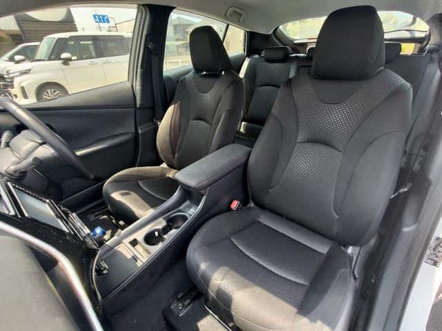 プリウス SセーフティプラスII 純正ナビ・バックカメラ・ETC・ドラレコ・ブラインドスポットモニター・衝突軽減ブレーキ・横滑り防止装置・障害物センサー・オートマチックハイビーム・純正アルミホイール・スマートキー(10枚目)