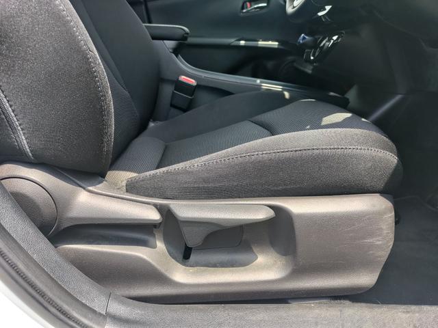 プリウス SセーフティプラスII 純正ナビ・バックカメラ・ETC・ドラレコ・ブラインドスポットモニター・衝突軽減ブレーキ・横滑り防止装置・障害物センサー・オートマチックハイビーム・純正アルミホイール・スマートキー(33枚目)