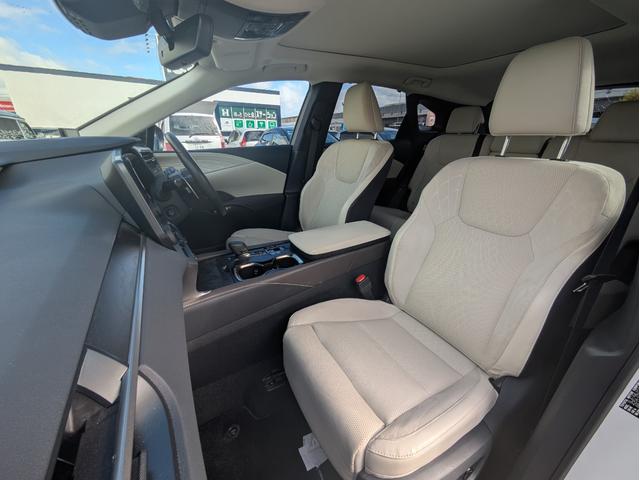 RX RX450h+ バージョンL パノラマルーフ/モデリスタフルエアロ/ワンオーナー/純正ナビ/フルセグTV/全周囲カメラ/ETC/パワーバックドア/本革シート/電動シート/シートヒーター/シートエアコン/衝突軽減ブレーキ(11枚目)