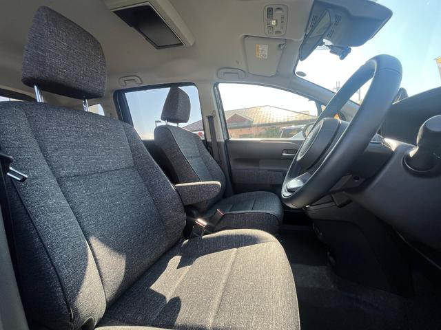 シエンタ ハイブリッドZ 10.5インチディスプレイオーディオ・後席モニター・両側電動スライドドア・3列シート・バックカメラ・衝突軽減装置・クルーズコントロール・障害物センサー・横滑り防止装置・オートマチックハイビーム(5枚目)