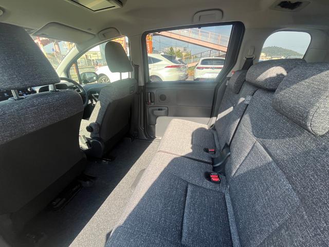 シエンタ ハイブリッドZ 10.5インチディスプレイオーディオ・後席モニター・両側電動スライドドア・3列シート・バックカメラ・衝突軽減装置・クルーズコントロール・障害物センサー・横滑り防止装置・オートマチックハイビーム(11枚目)