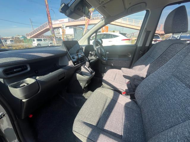 シエンタ ハイブリッドZ 10.5インチディスプレイオーディオ・後席モニター・両側電動スライドドア・3列シート・バックカメラ・衝突軽減装置・クルーズコントロール・障害物センサー・横滑り防止装置・オートマチックハイビーム(12枚目)