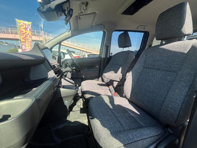 シエンタ ハイブリッドZ 10.5インチディスプレイオーディオ・後席モニター・両側電動スライドドア・3列シート・バックカメラ・衝突軽減装置・クルーズコントロール・障害物センサー・横滑り防止装置・オートマチックハイビーム(13枚目)