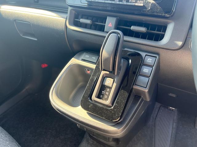 シエンタ ハイブリッドZ 10.5インチディスプレイオーディオ・後席モニター・両側電動スライドドア・3列シート・バックカメラ・衝突軽減装置・クルーズコントロール・障害物センサー・横滑り防止装置・オートマチックハイビーム(22枚目)