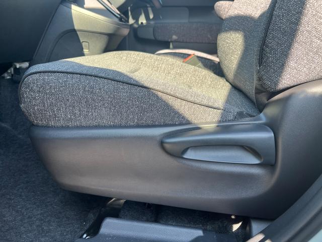 シエンタ ハイブリッドZ 10.5インチディスプレイオーディオ・後席モニター・両側電動スライドドア・3列シート・バックカメラ・衝突軽減装置・クルーズコントロール・障害物センサー・横滑り防止装置・オートマチックハイビーム(35枚目)