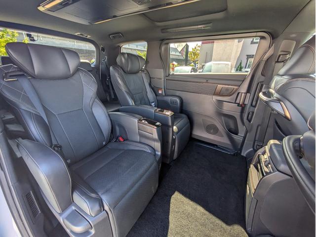 ヴェルファイアハイブリッド Z プレミア ワンオーナー/禁煙車/サンルーフ/フリップダウンモニター/純ナビ/フルセグTV/全周囲カメラ/ETC2.0/パワーバックドア/パワーシート/2列目電動キャプテンシート/シートヒーター/ベンチレーション(5枚目)