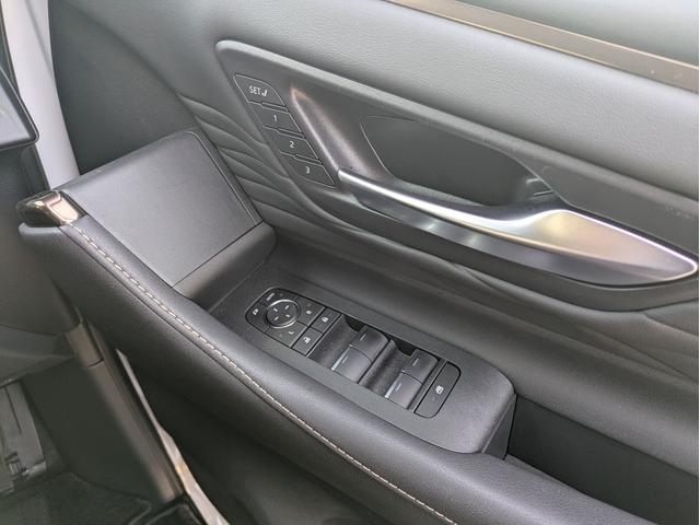 ヴェルファイアハイブリッド Z プレミア ワンオーナー/禁煙車/サンルーフ/フリップダウンモニター/純ナビ/フルセグTV/全周囲カメラ/ETC2.0/パワーバックドア/パワーシート/2列目電動キャプテンシート/シートヒーター/ベンチレーション(21枚目)
