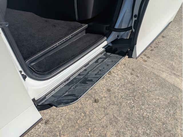 ヴェルファイアハイブリッド Z プレミア ワンオーナー/禁煙車/サンルーフ/フリップダウンモニター/純ナビ/フルセグTV/全周囲カメラ/ETC2.0/パワーバックドア/パワーシート/2列目電動キャプテンシート/シートヒーター/ベンチレーション(36枚目)