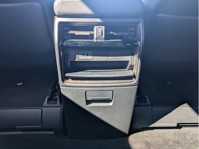 ヴェルファイアハイブリッド Z プレミア ワンオーナー/禁煙車/サンルーフ/フリップダウンモニター/純ナビ/フルセグTV/全周囲カメラ/ETC2.0/パワーバックドア/パワーシート/2列目電動キャプテンシート/シートヒーター/ベンチレーション(42枚目)