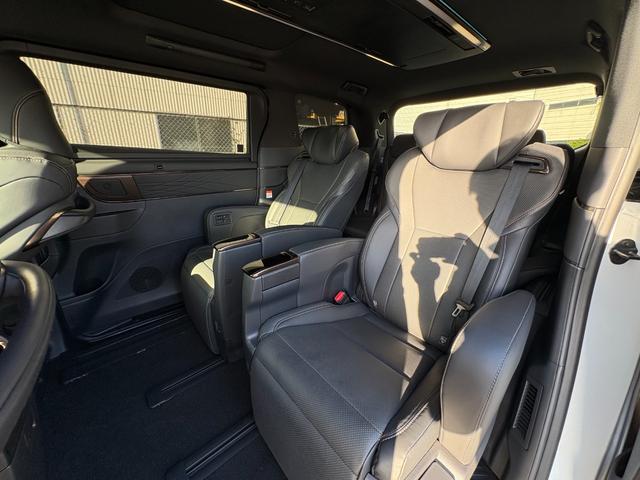 アルファード Z 禁煙車・サンルーフ・純正ナビ・フルセグTV・全周囲カメラ・両側電動スライドドア・電動リアゲート・本革シート・ETC 2.0・レーダークルーズコントロール・ブラインドスポットモニター(9枚目)