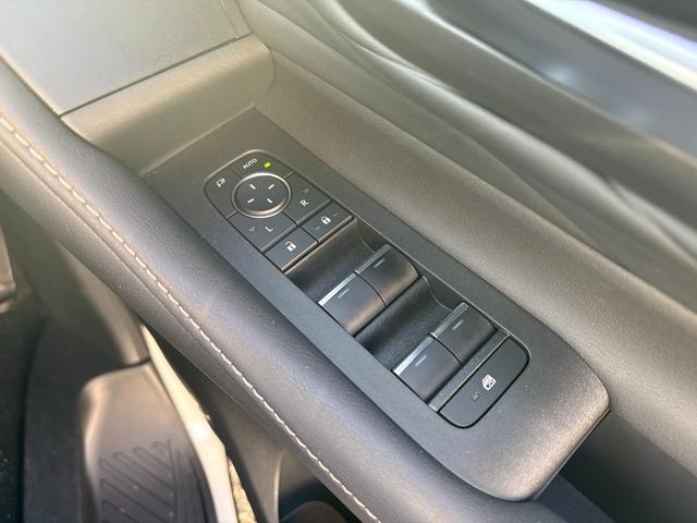 アルファード Z 禁煙車・サンルーフ・純正ナビ・フルセグTV・全周囲カメラ・両側電動スライドドア・電動リアゲート・本革シート・ETC 2.0・レーダークルーズコントロール・ブラインドスポットモニター(19枚目)