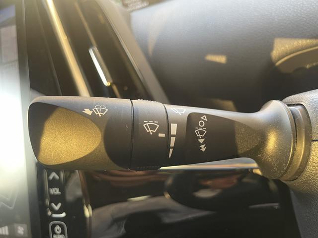 プリウスPHV A 純正11.6インチナビ・バックカメラ・Bluetooth・フルセグTV・ETC2.0・シートヒーター・衝突軽減ブレーキ・車線逸脱警報・ブラインドスポットモニター・コーナーセンサー・パーキングアシスト(19枚目)