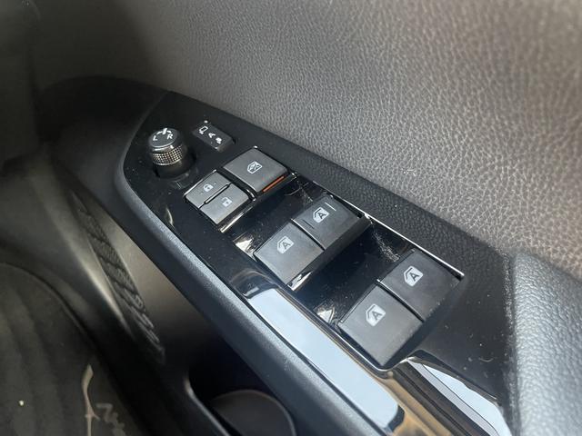 プリウスPHV A 純正11.6インチナビ・バックカメラ・Bluetooth・フルセグTV・ETC2.0・シートヒーター・衝突軽減ブレーキ・車線逸脱警報・ブラインドスポットモニター・コーナーセンサー・パーキングアシスト(24枚目)