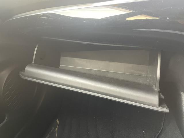 プリウスPHV A 純正11.6インチナビ・バックカメラ・Bluetooth・フルセグTV・ETC2.0・シートヒーター・衝突軽減ブレーキ・車線逸脱警報・ブラインドスポットモニター・コーナーセンサー・パーキングアシスト(30枚目)