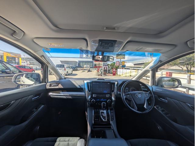 アルファード 2.5S Cパッケージ 両側電動スライドドア・サンルーフ・アルパインナビ・バックカメラ・ETC・3列シート・2列目キャプテンシート・ウォークスルー・ブラインドスポットモニター・障害物センサー・Wエアコン・衝突軽減装置(3枚目)