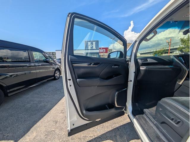 アルファード 2.5S Cパッケージ 両側電動スライドドア・サンルーフ・アルパインナビ・バックカメラ・ETC・3列シート・2列目キャプテンシート・ウォークスルー・ブラインドスポットモニター・障害物センサー・Wエアコン・衝突軽減装置(31枚目)