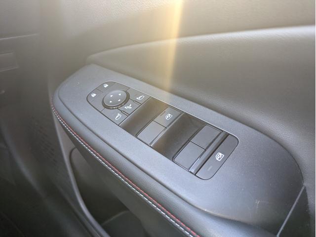 オーラ ニスモ プロパイロット・全周囲カメラ・ワンオーナー・衝突軽減装置・障害物センサー・横滑り防止装置・純正アルミ・オートマチックハイビーム・Bluetooth接続・ETC・デジタルインナーミラー・フルセグTV(24枚目)