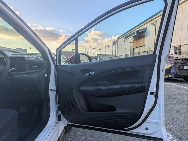 オーラ ニスモ プロパイロット・全周囲カメラ・ワンオーナー・衝突軽減装置・障害物センサー・横滑り防止装置・純正アルミ・オートマチックハイビーム・Bluetooth接続・ETC・デジタルインナーミラー・フルセグTV(38枚目)