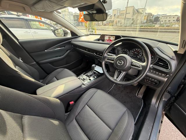 ＣＸ－３０ ２０Ｓ　ブラックトーンエディション　ナビ・フルセグＴＶ・全方位カメラ・Ｂｌｕｅｔｏｏｔｈ・衝突軽減ブレーキ・車線逸脱警報・アダクティブクルーズコントロール・ステアリングヒーター・シートヒーター・ドラレコ・オートブレーキホールド（10枚目）