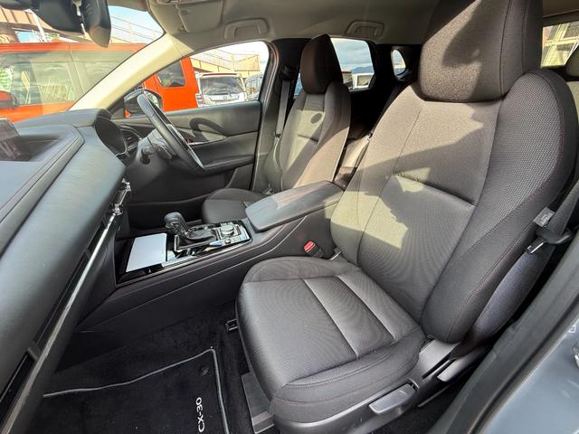 ＣＸ－３０ ２０Ｓ　ブラックトーンエディション　ナビ・フルセグＴＶ・全方位カメラ・Ｂｌｕｅｔｏｏｔｈ・衝突軽減ブレーキ・車線逸脱警報・アダクティブクルーズコントロール・ステアリングヒーター・シートヒーター・ドラレコ・オートブレーキホールド（11枚目）