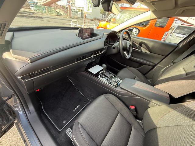 ＣＸ－３０ ２０Ｓ　ブラックトーンエディション　ナビ・フルセグＴＶ・全方位カメラ・Ｂｌｕｅｔｏｏｔｈ・衝突軽減ブレーキ・車線逸脱警報・アダクティブクルーズコントロール・ステアリングヒーター・シートヒーター・ドラレコ・オートブレーキホールド（12枚目）