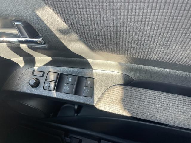 シエンタ Ｇ　クエロ　両側パワースライドドア・ナビ・フルセグＴＶ・Ｂｌｕｅｔｏｏｔｈ・ＤＶＤ再生・Ｂカメラ・衝突軽減ブレーキ・車線逸脱警報・アイドリングストップ・オートライト・オートマチックハイビーム・ＥＴＣ（16枚目）