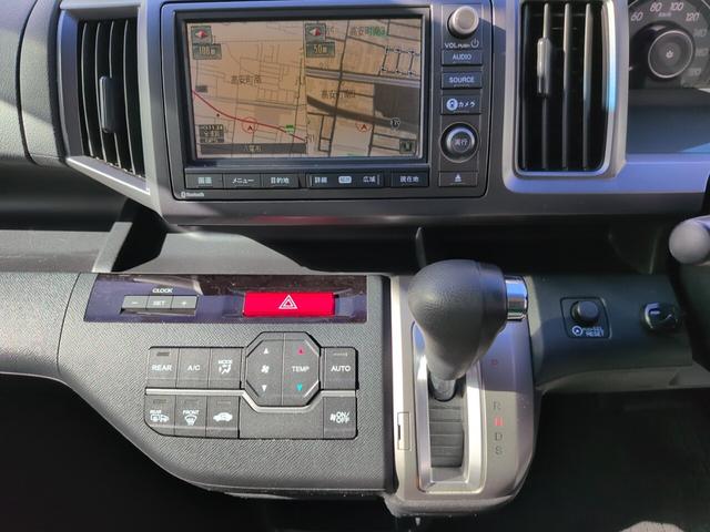 ステップワゴンスパーダ Ｚ　クールスピリット　両側自動　ＨＤＤナビ　Ｂカメラ　両側パワースライドドア　スマートキー　純正ＨＤＤナビ　３６０°モニター　フルセグＴＶ　Ｂカメラ　ＨＩＤヘッドライト　オートライト　オートエアコン　パドルシフト　ＥＴＣ　純正アルミ（11枚目）