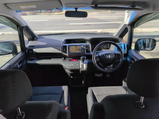 ステップワゴンスパーダ Ｚ　クールスピリット　両側自動　ＨＤＤナビ　Ｂカメラ　両側パワースライドドア　スマートキー　純正ＨＤＤナビ　３６０°モニター　フルセグＴＶ　Ｂカメラ　ＨＩＤヘッドライト　オートライト　オートエアコン　パドルシフト　ＥＴＣ　純正アルミ（17枚目）