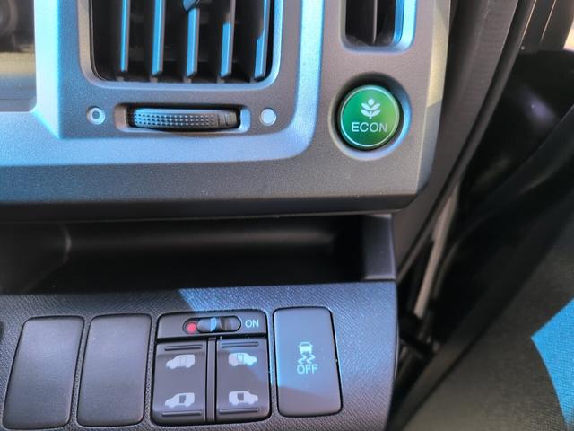 ステップワゴンスパーダ Ｚ　クールスピリット　両側自動　ＨＤＤナビ　Ｂカメラ　両側パワースライドドア　スマートキー　純正ＨＤＤナビ　３６０°モニター　フルセグＴＶ　Ｂカメラ　ＨＩＤヘッドライト　オートライト　オートエアコン　パドルシフト　ＥＴＣ　純正アルミ（28枚目）