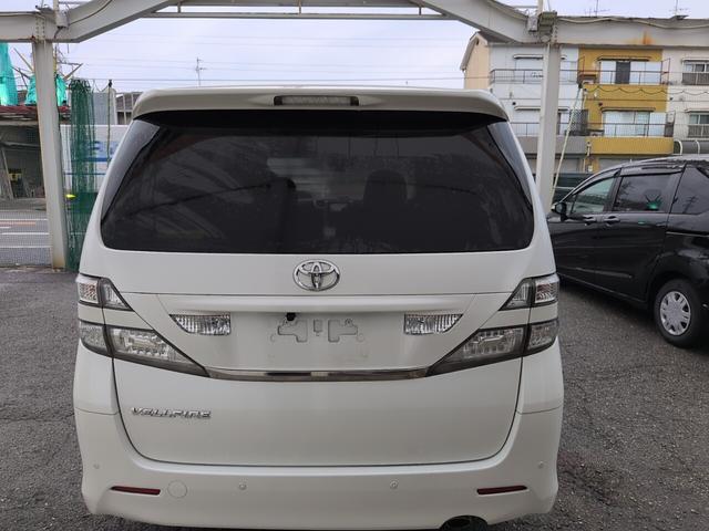 ヴェルファイア ２．４Ｚ　プラチナセレクションＩＩ　両側自動　スマートキー　両側パワースライドドア　電動リアゲート　プッシュスタート　ＥＴＣ　オートエアコン　純正アルミ　フリップダウンモニター　カロッツェリアナビ　フルセグＴＶ　バックカメラ　オットマン　スマートキー（3枚目）